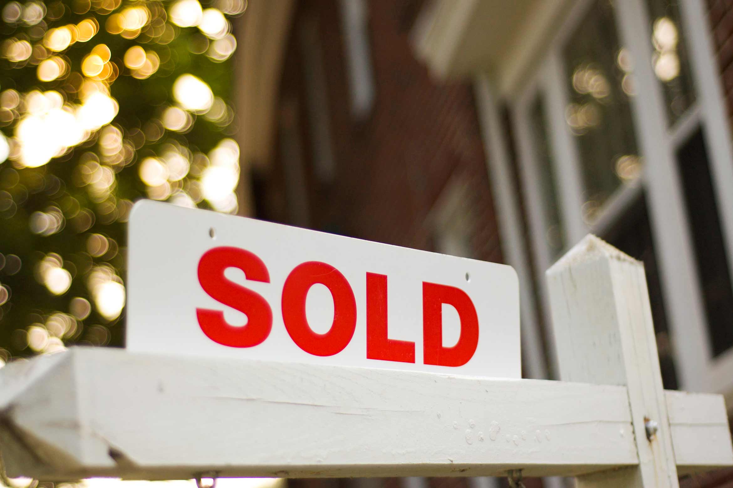 Real estate SOLD sign